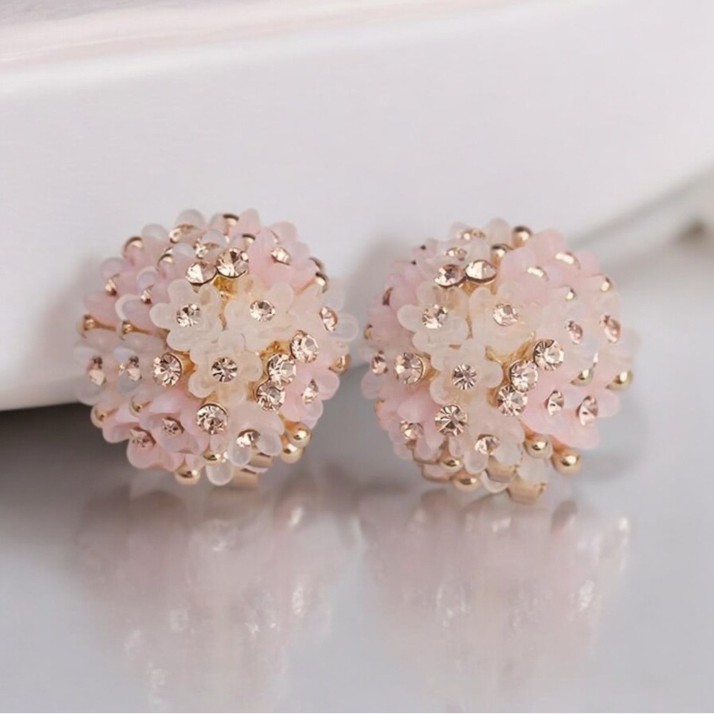Rhinestone Detail Flower Stud Earrings